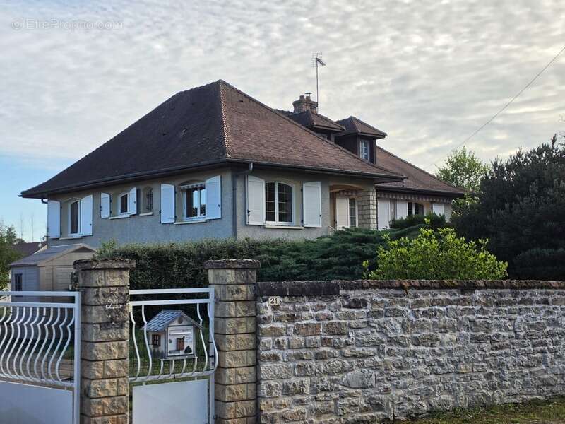 Maison à PERRIGNY-SUR-L'OGNON