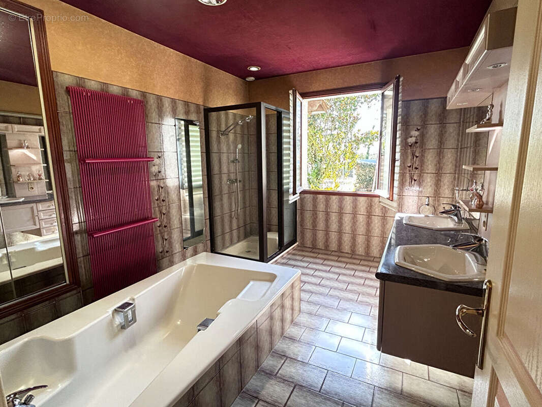 Maison à SAINTE-LIVRADE-SUR-LOT