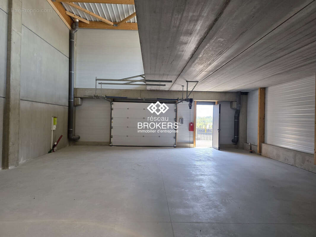 Commerce 350 m² à Montpellier  - photo 3