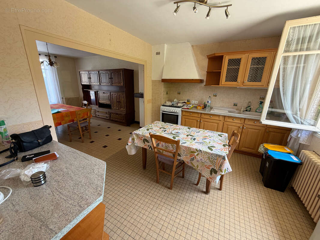 Maison 2 chambres + garage - dependance - terrain - photo 3