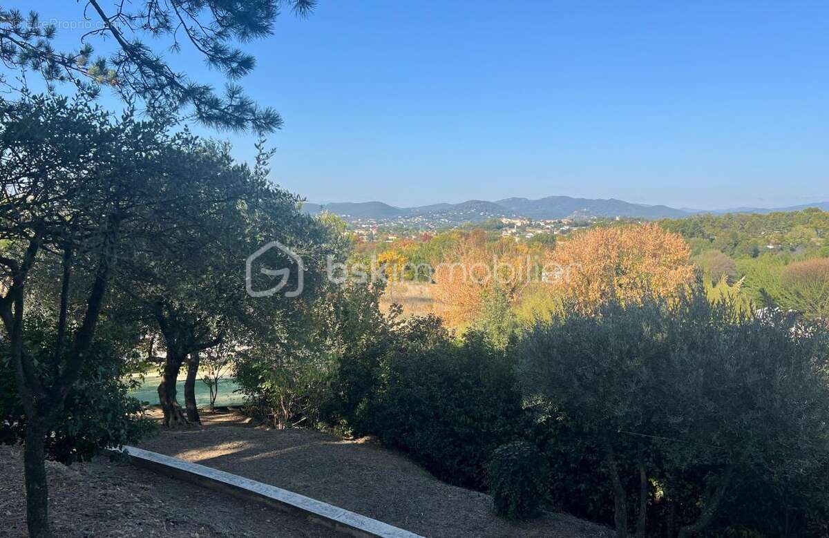 Maison à SAINT-HILAIRE-DE-BRETHMAS