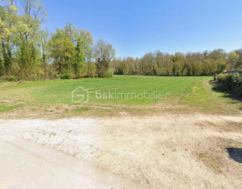 Terrain à CHARBUY