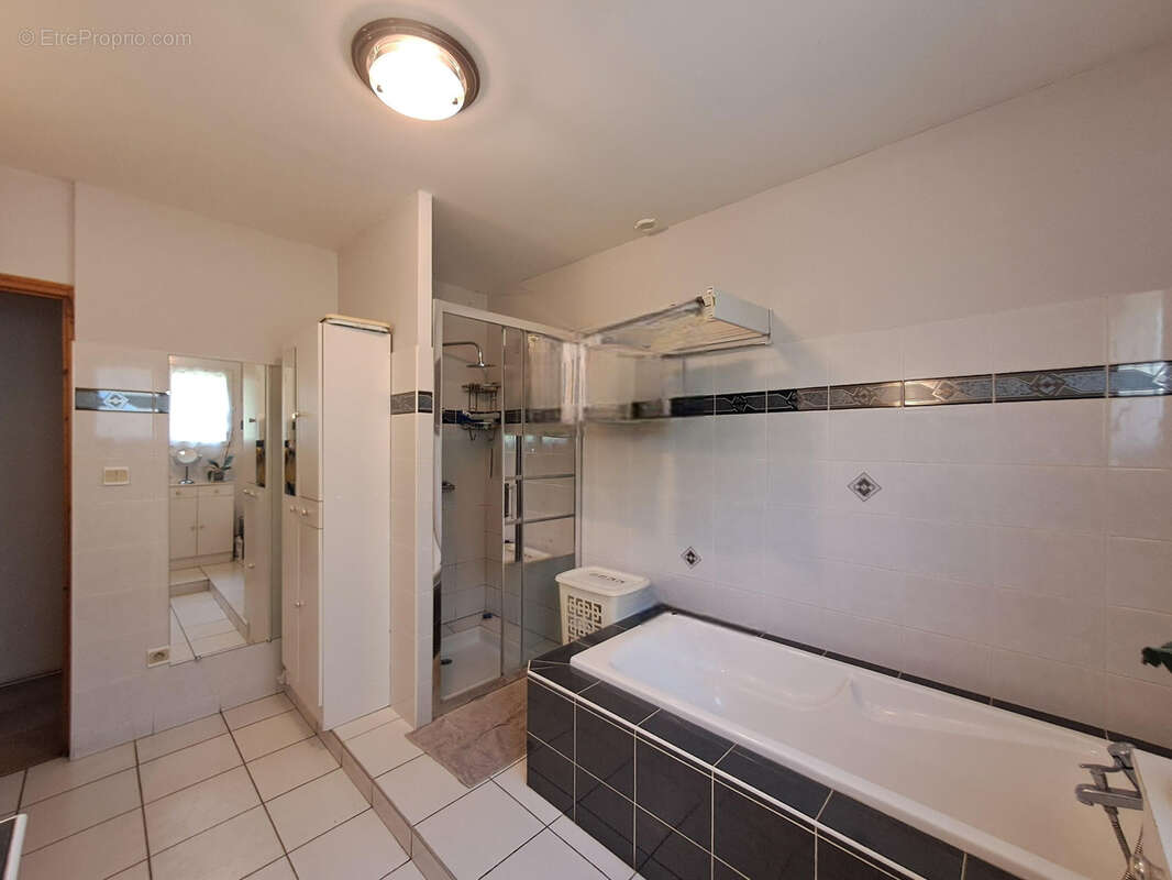 Maison à FEUGAROLLES