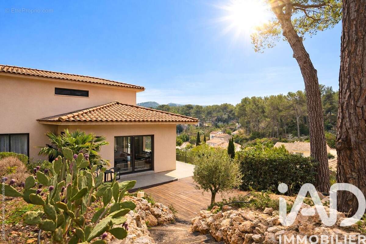 Photo 2 - Maison à PEYPIN