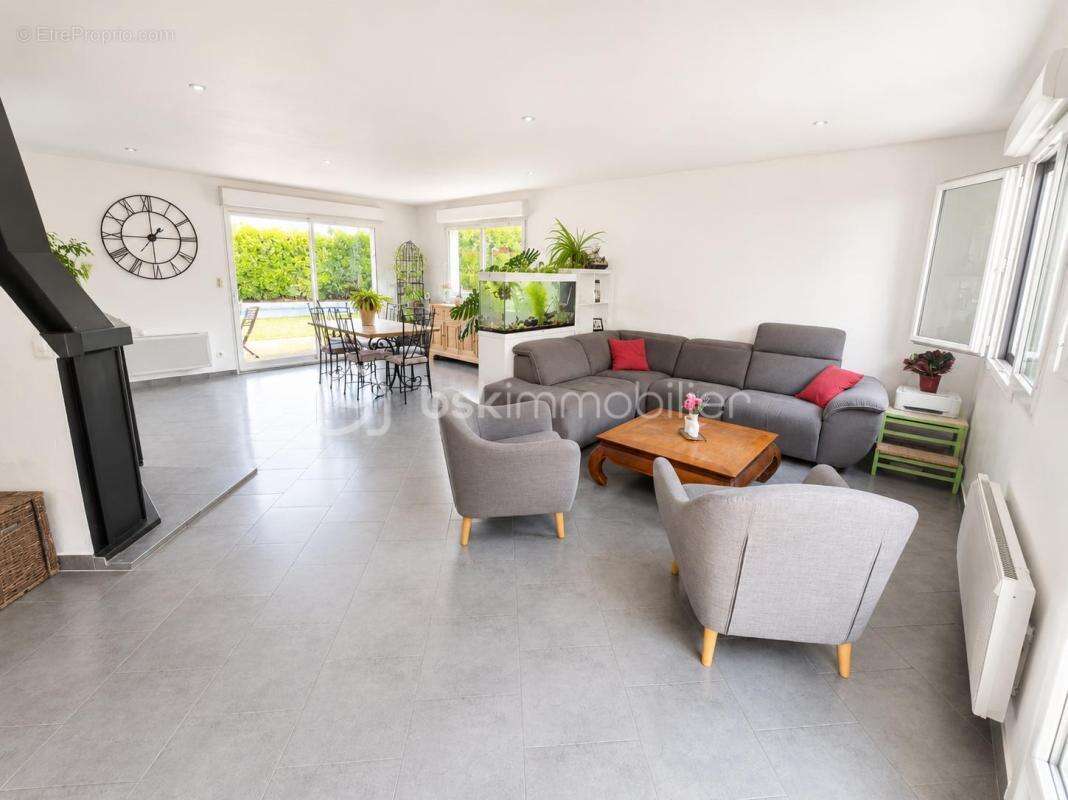  Coup de cœur assuré – Maison familiale sur sous-sol complet, piscine et grand jardin - photo 2