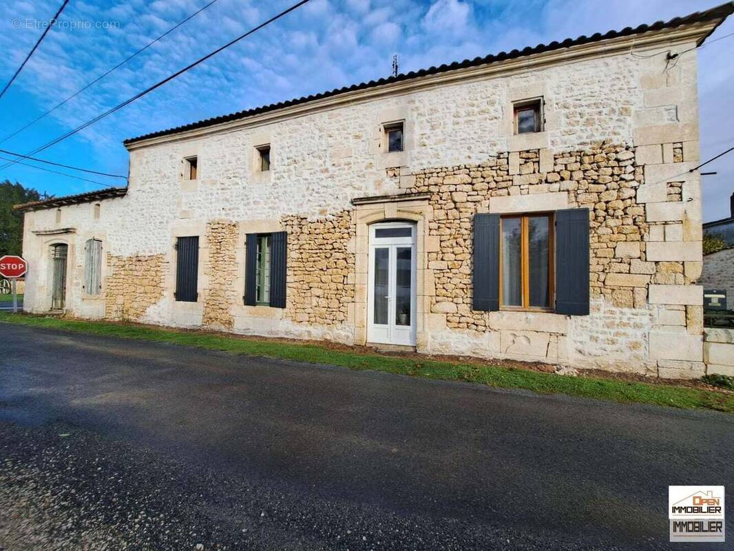 Maison à SAINT-SIGISMOND-DE-CLERMONT