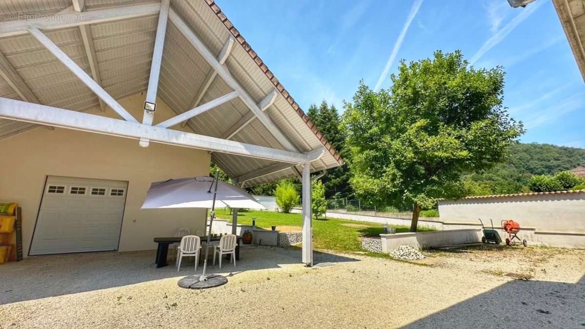 Maison à SAINT-BUEIL