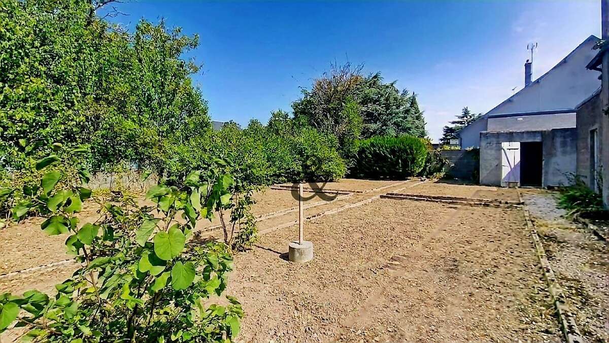 Maison 95 m² à La Chaussee-Saint-Victor  - photo 9