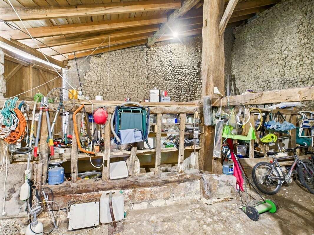 Jolie maison traditionnelle près d'un village populaire - photo 15