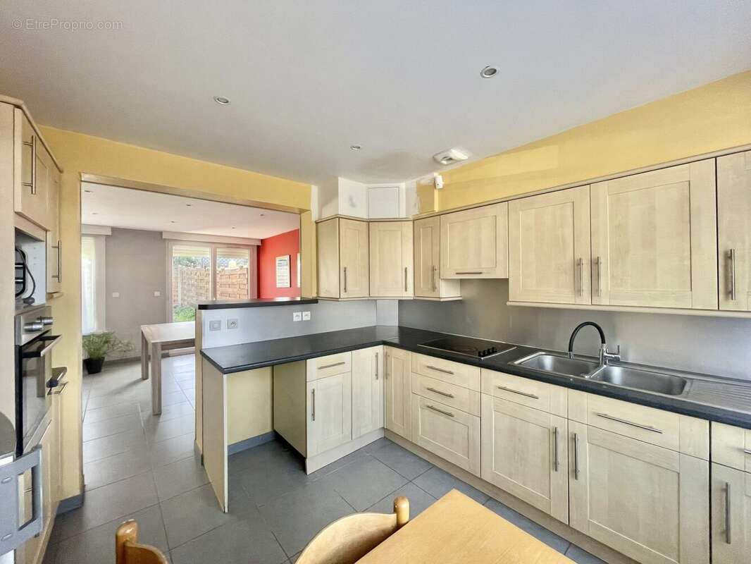 Maison à NEUVILLE-EN-FERRAIN