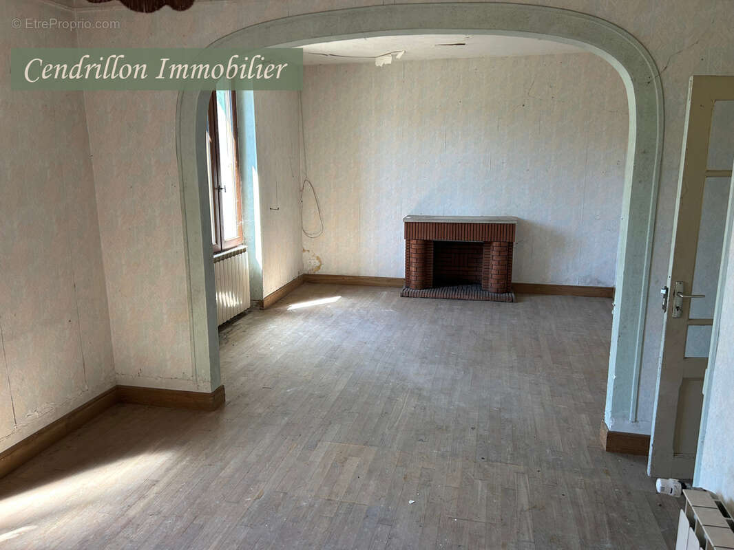 Maison de bourg à rafraîchir, mitoyenne d'un coté, 3 chambres, ~92m2 habitables, sur 438 m2 de jardin - photo 4