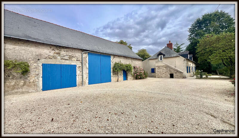 Maison à BECON-LES-GRANITS