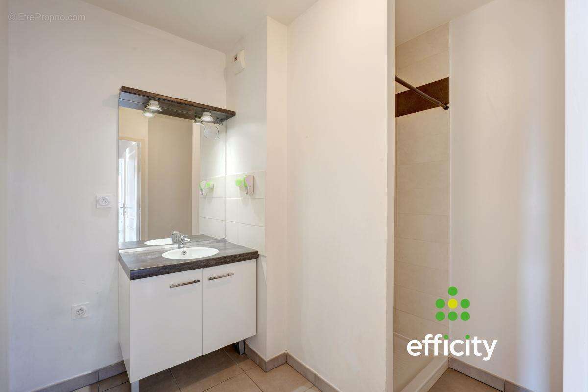 Appartement à PIERRE-BENITE