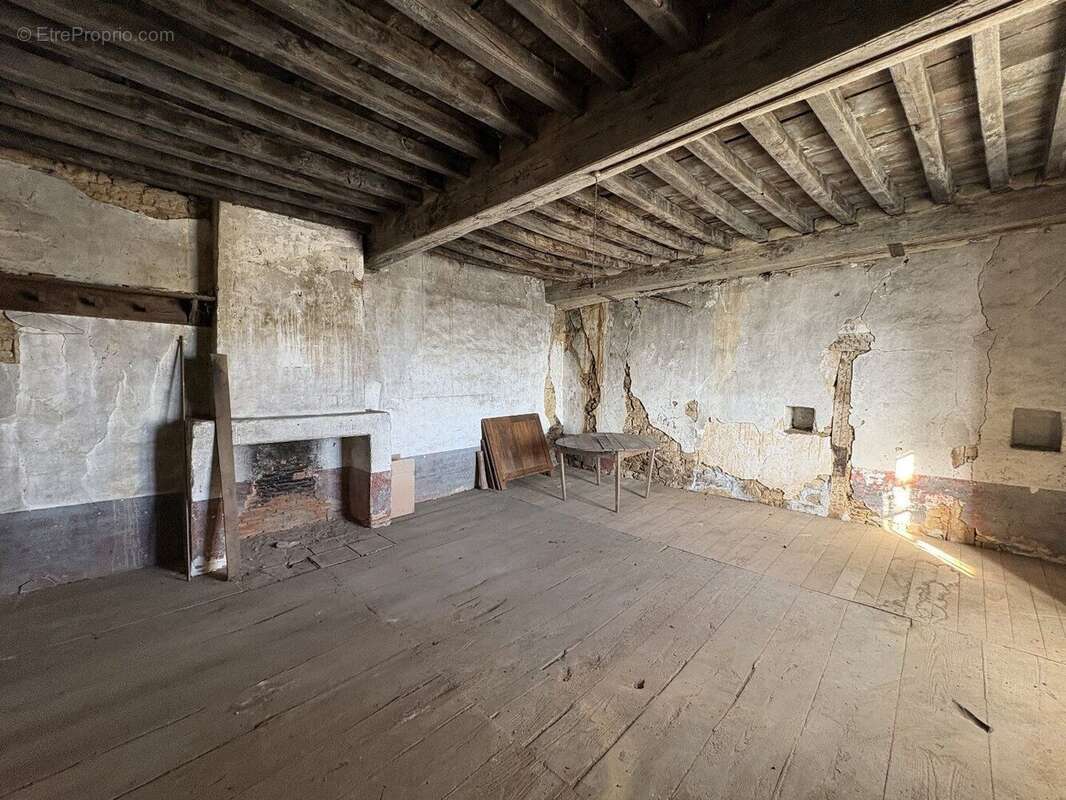 Maison à SALON-LA-TOUR