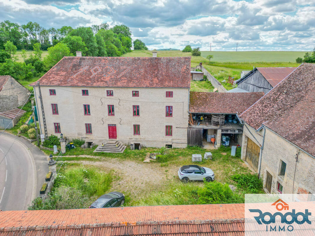 Maison à MINOT