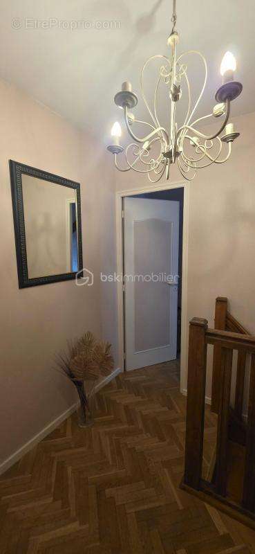 Élégant appartement de caractère - 3 chambres - photo 8
