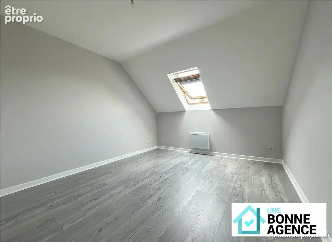 Maison 125 m² à Saint-Jean-De-La-Ruelle  - photo 7