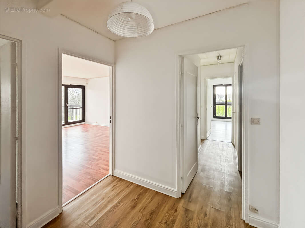 Appartement à LES CLAYES-SOUS-BOIS