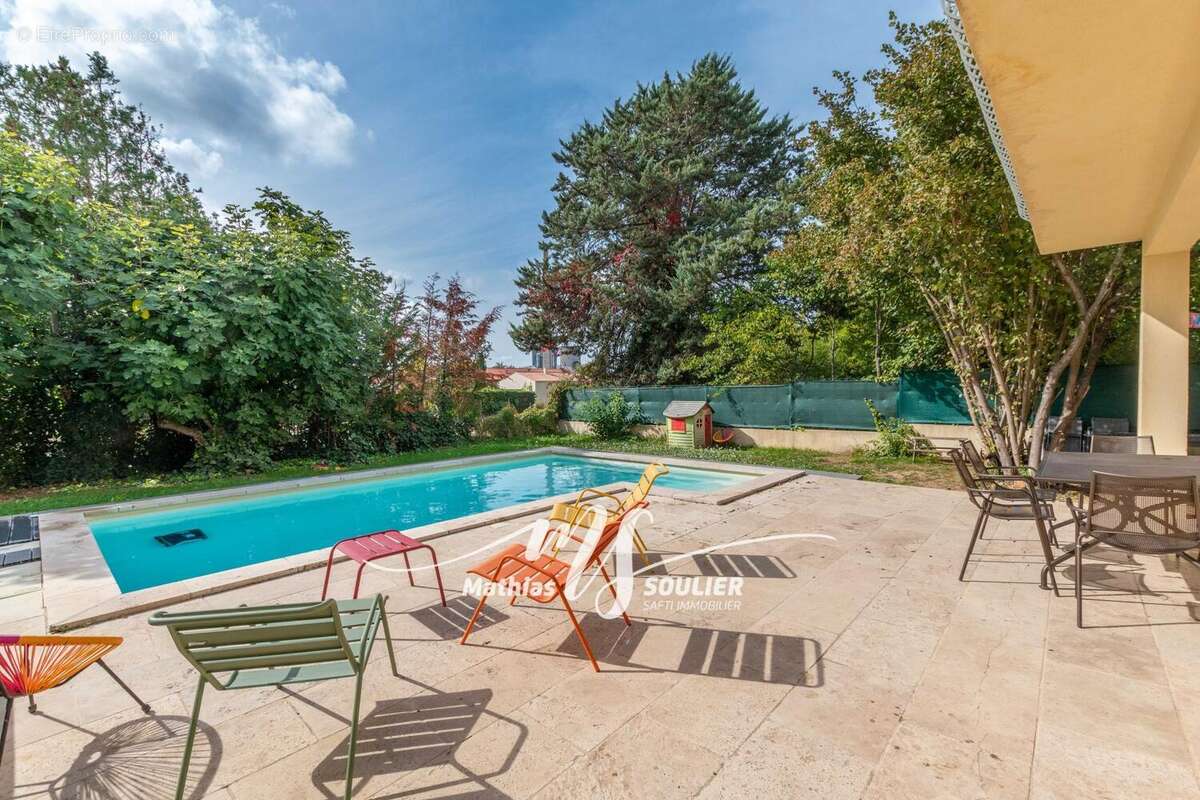 Photo 2 - Maison à MEYREUIL