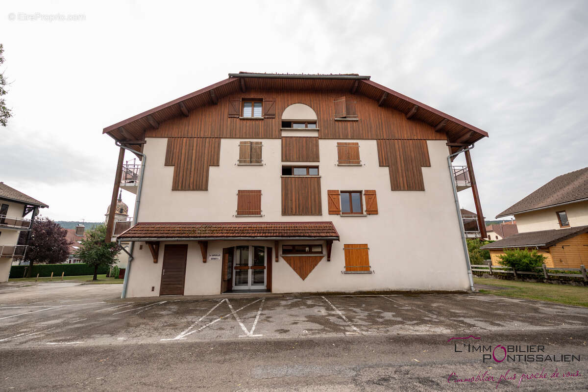 Appartement rez-de-chaussée Type 2 Rochejean centre village - photo 18
