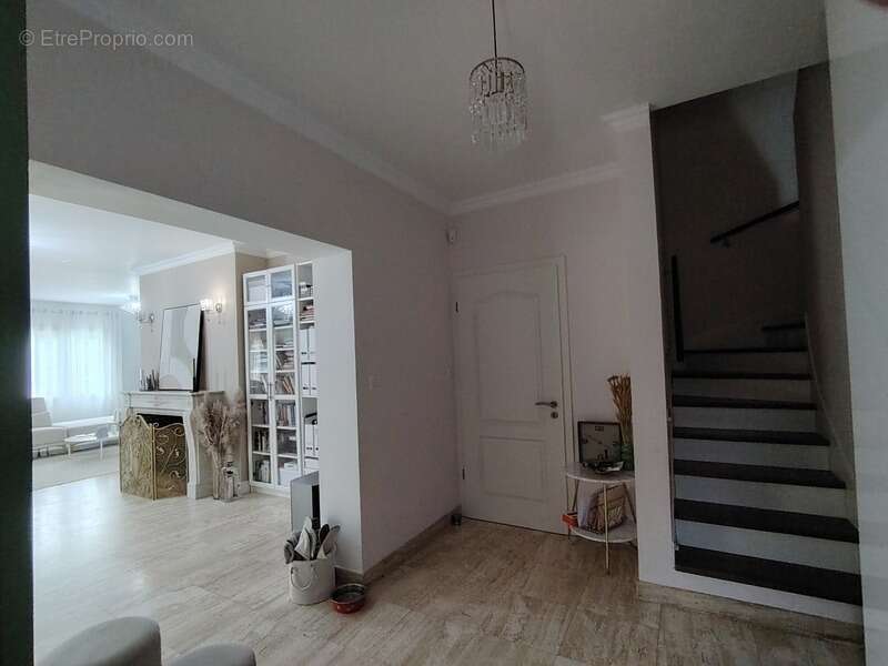 Maison d'architecte de 284 m² avec parc et piscine chauffée - Neuville de Poitou - photo 6