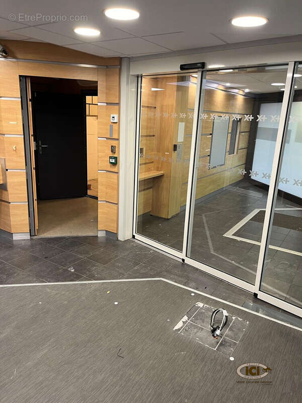 Commerce à VILLE-LA-GRAND