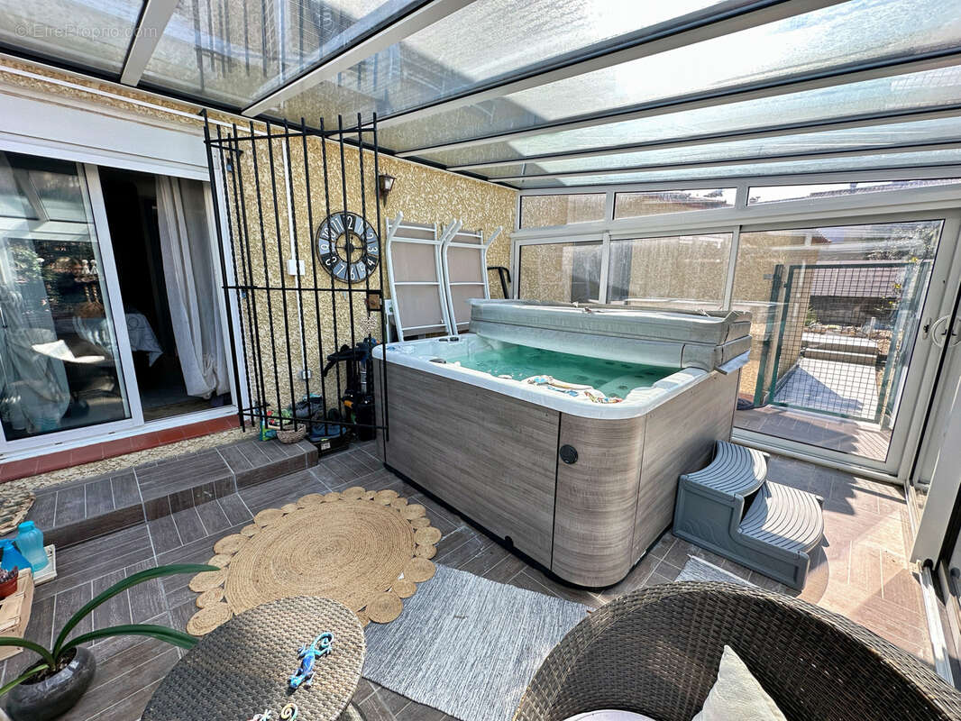 Maison à VILLENEUVE-LA-RIVIERE