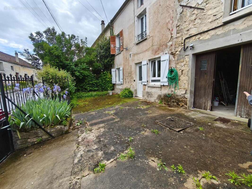 Maison 104 m² à Neufchelles  - photo 2