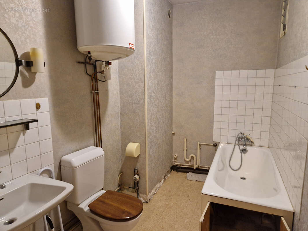 AUTUN - idéal investisseur - immeuble composé de 3 appartements, avec dépendances et cour - photo 20