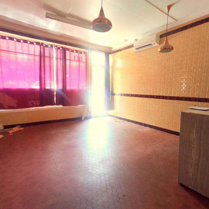 À vendre - locaux de 43 m² à Saint-Léon-sur-l'Isle - photo 2