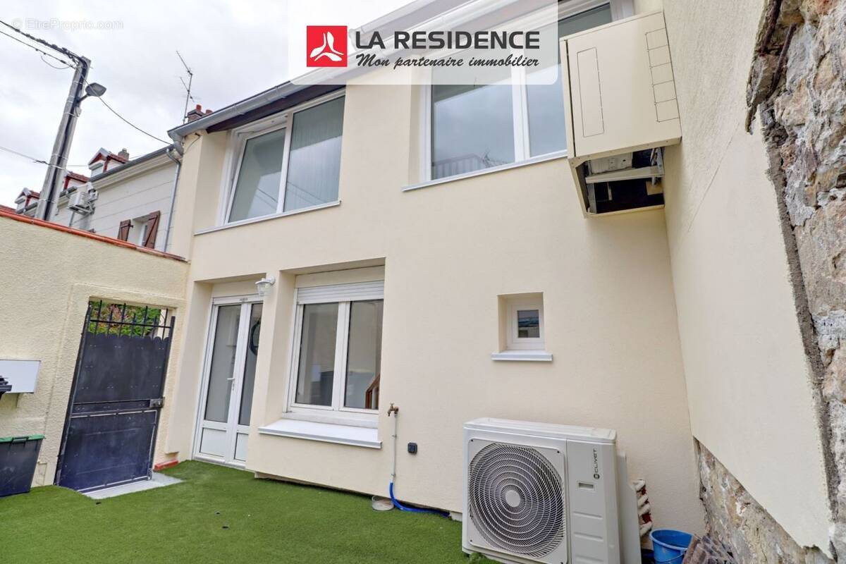 Maison à MAURECOURT