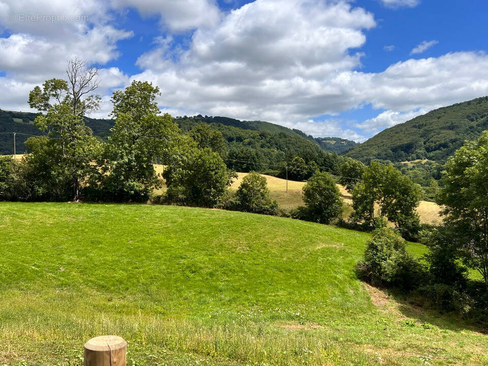 Terrain à CONDAT