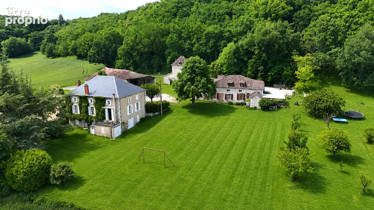 Propriété de charme en pleine nature 2 maisons en pierre et dépendances - photo 2