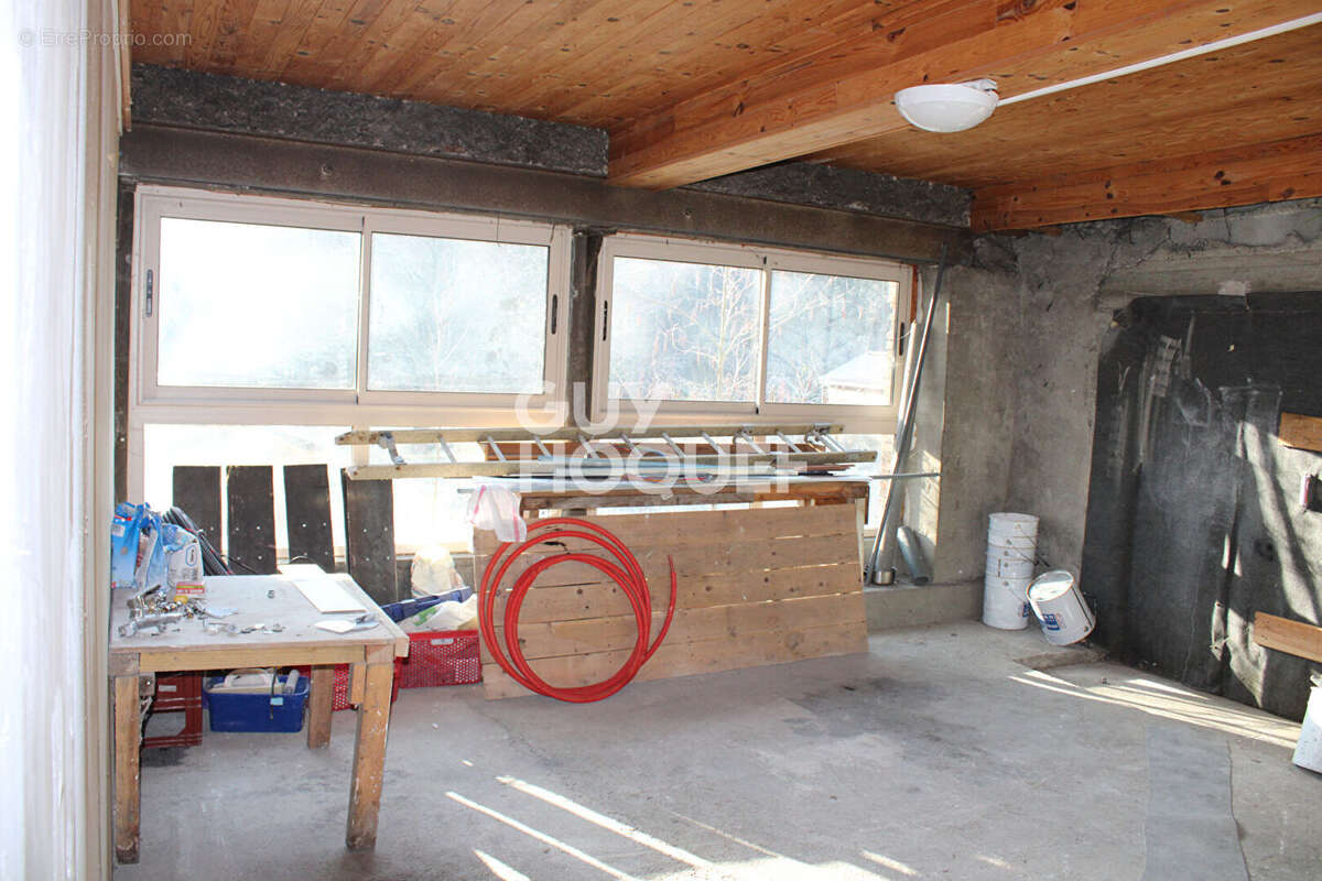 Maison à CELLES-SUR-DUROLLE