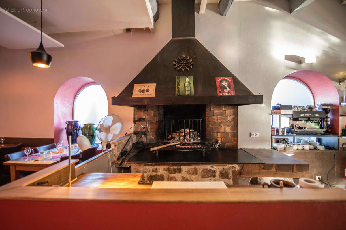 Commerce à SAINT-SATURNIN-DE-LUCIAN