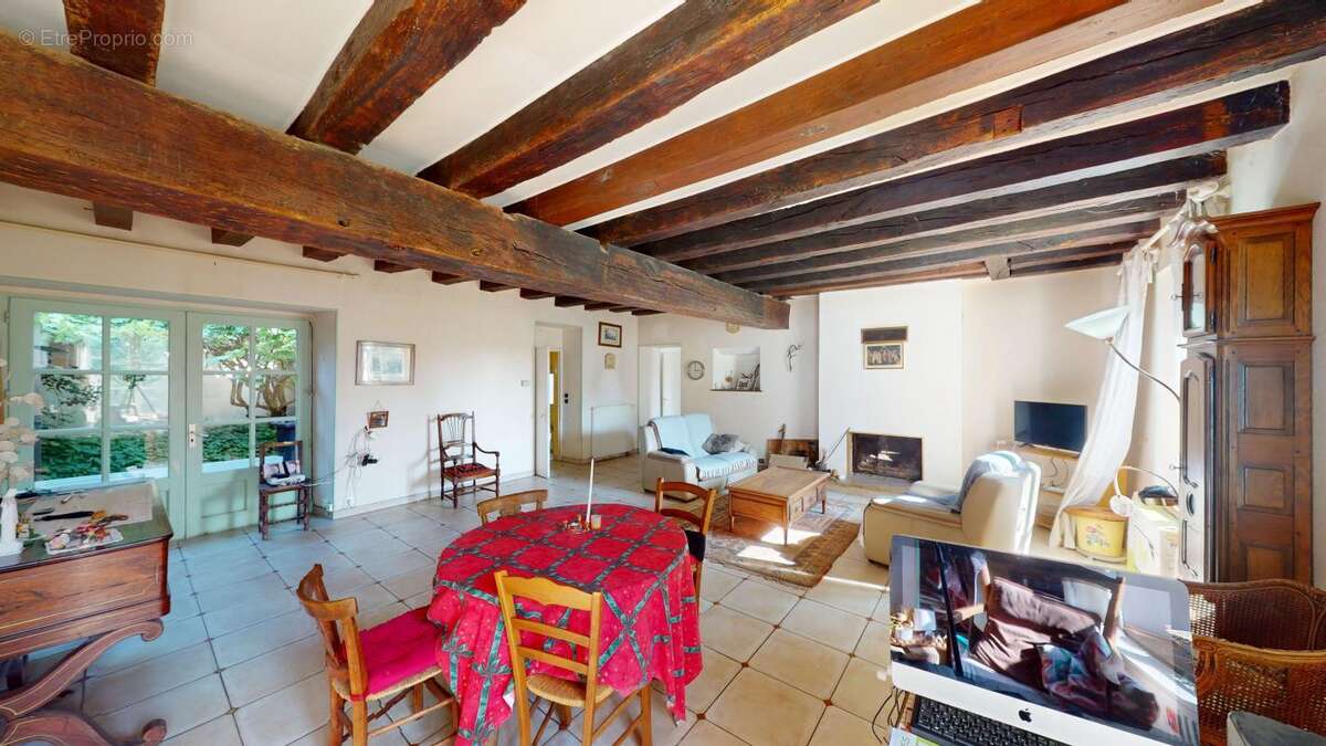Maison à SURY-EN-VAUX