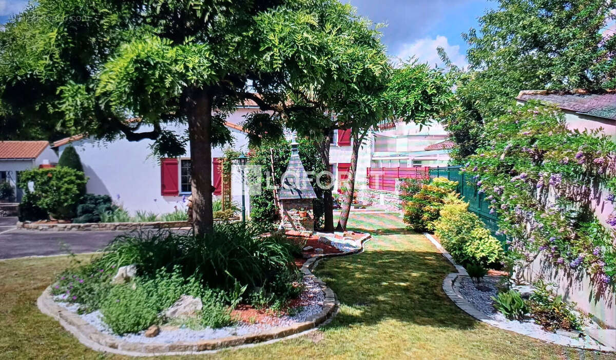 Maison à LEGE