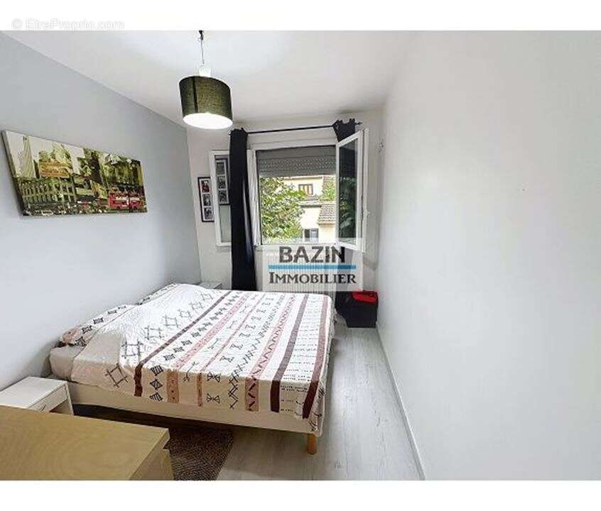 Maison à SAINTE-GENEVIEVE-DES-BOIS