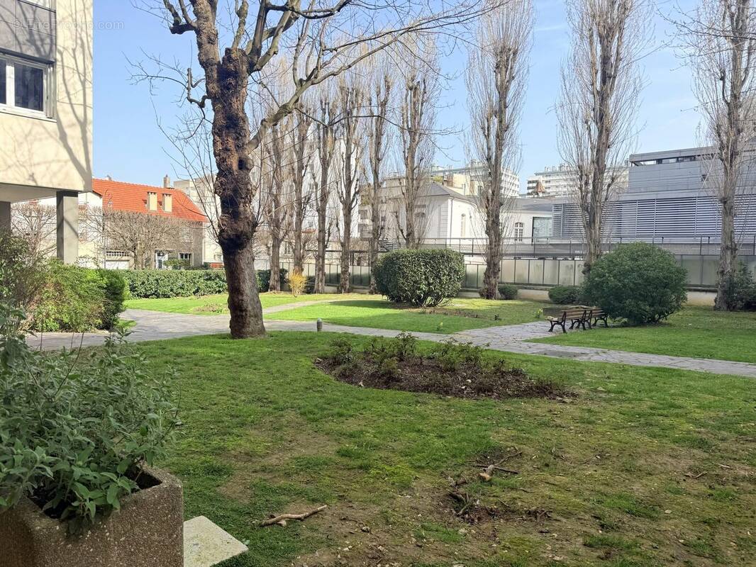 Appartement à ISSY-LES-MOULINEAUX