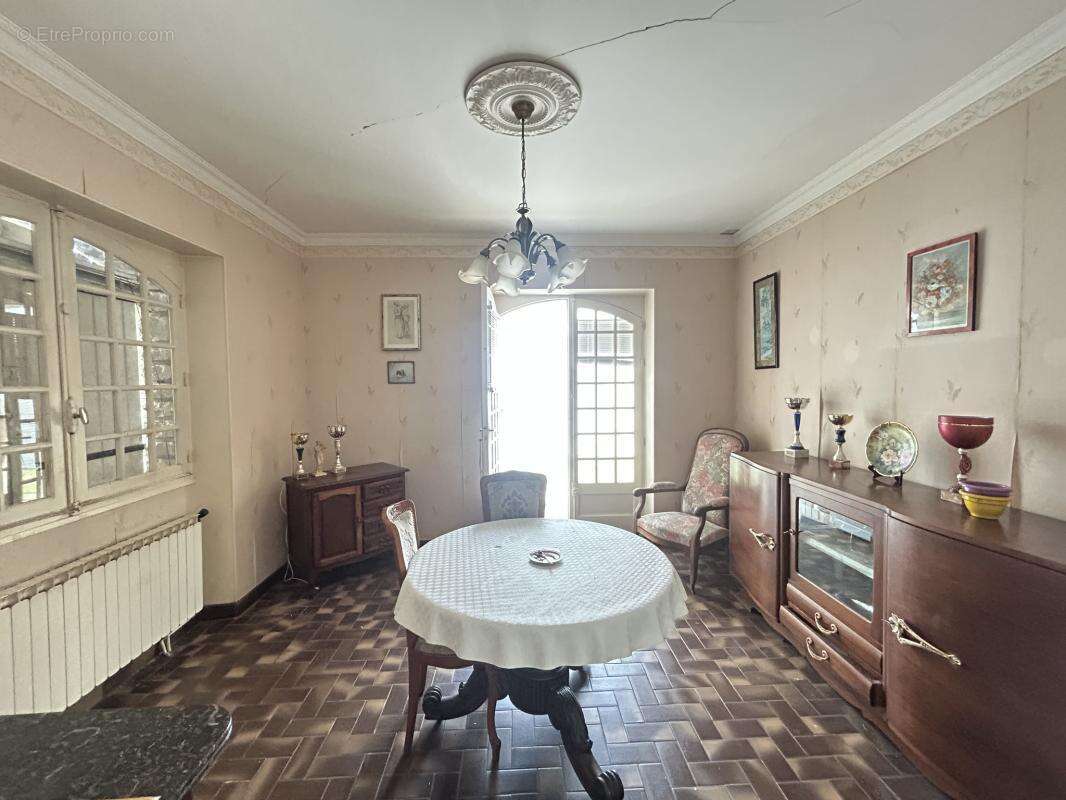 Maison en pierre plein pied, proche des commodités et de la - photo 7