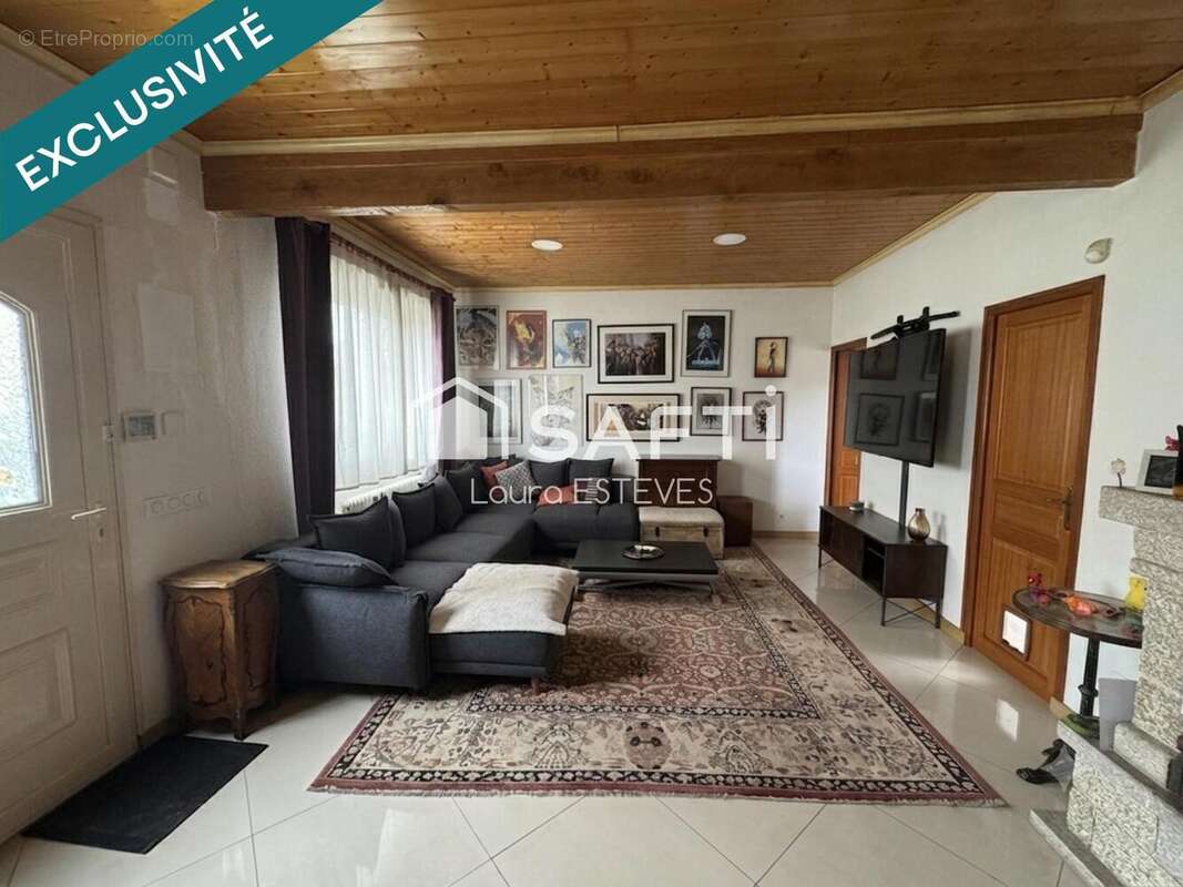 Maison 90 m² à Saint-Denis  - photo 2