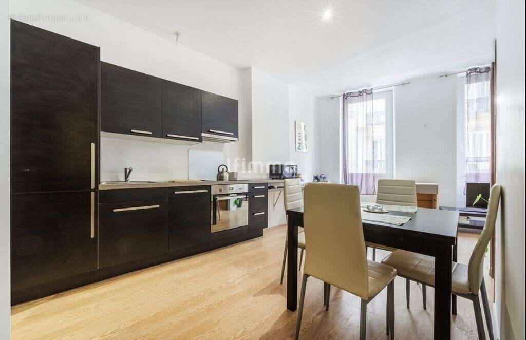 Appartement à MARSEILLE-1E