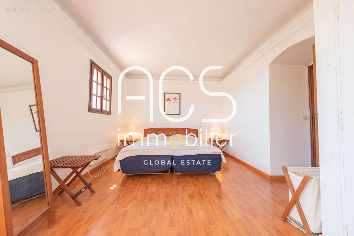 Maison à LES ISSAMBRES