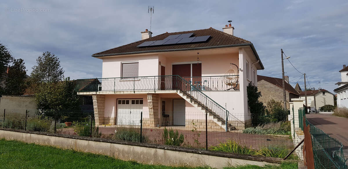 Maison à VERDUN-SUR-LE-DOUBS