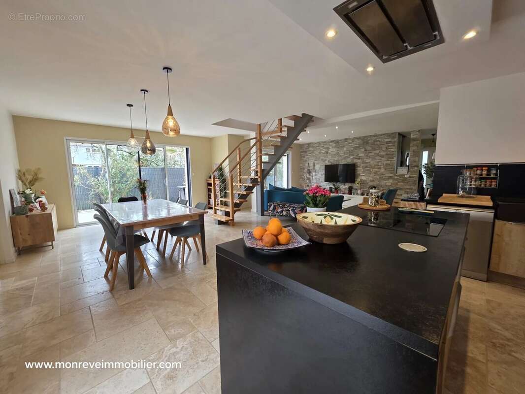 Maison à BOUGUENAIS