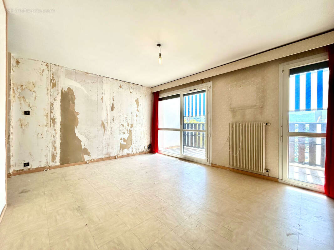 GRENOBLE - T4 de 80m2 à rénover avec un grand balcon - photo 11