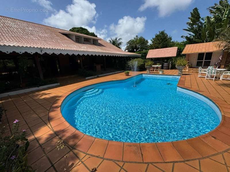 Maison à REMIRE-MONTJOLY