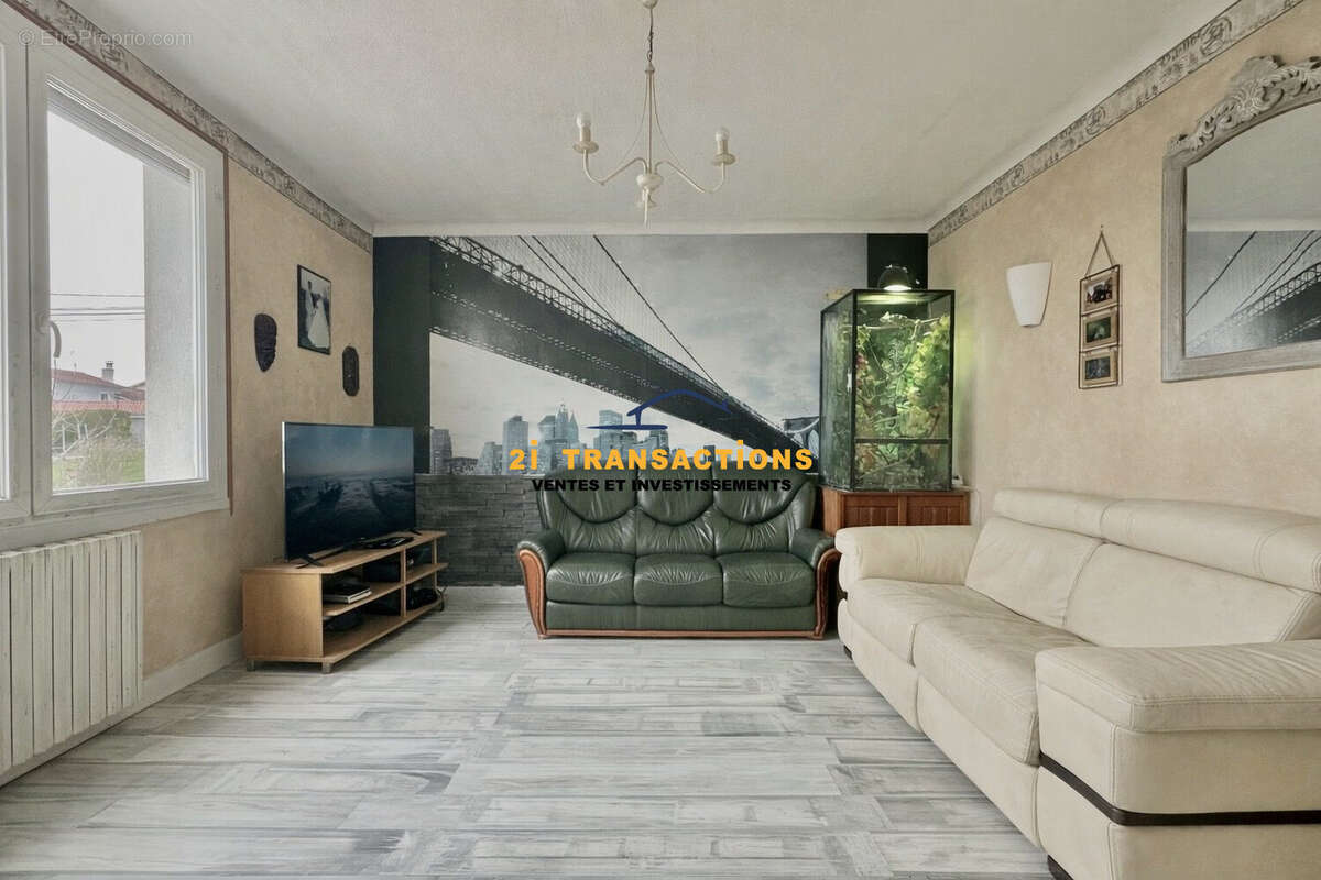 Maison à SAINT-CHRISTO-EN-JAREZ