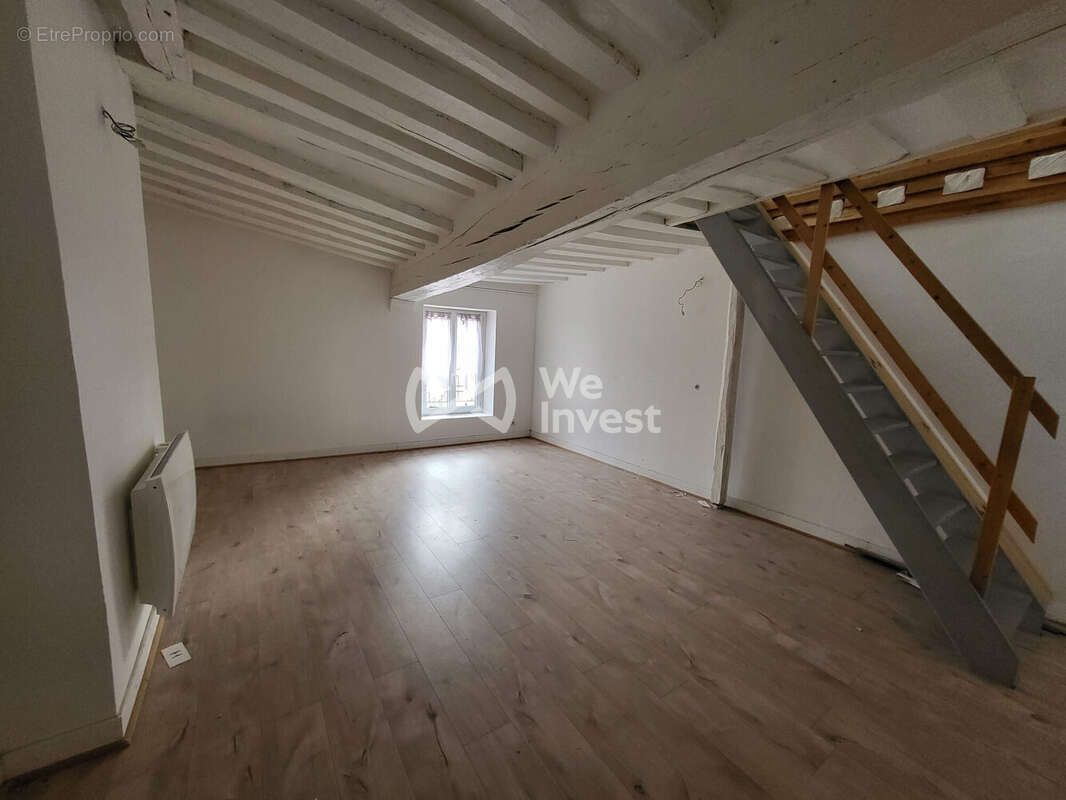 Chambre 1 - R+1 - Maison à SABLONNIERES