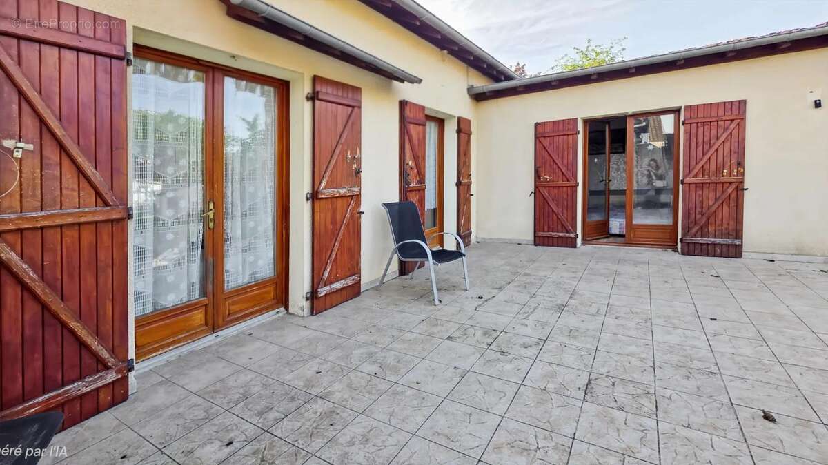 Maison à SAINT-JULIEN-LES-VILLAS